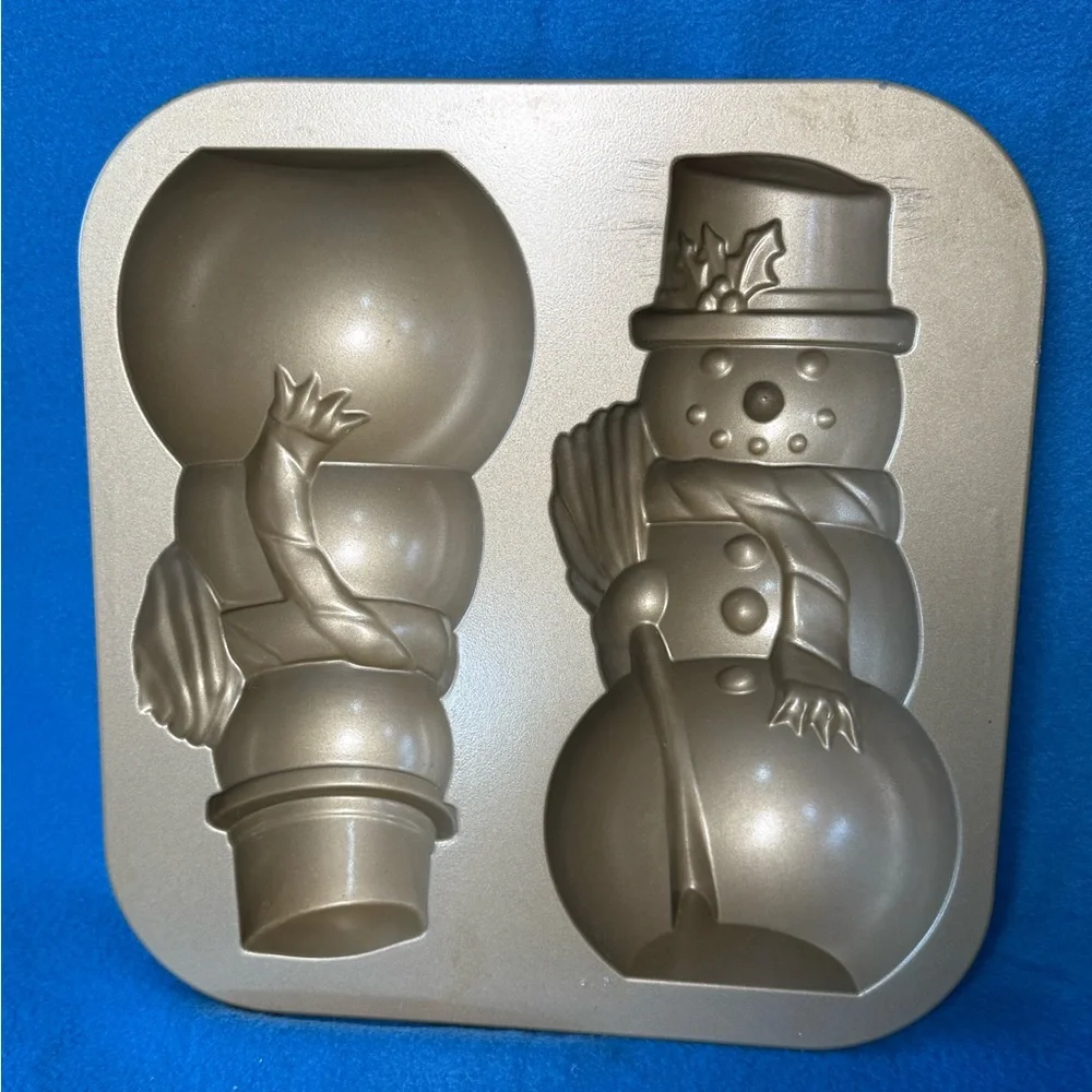 Nordic Ware 3-D‎ Snowman Cast Aluminum 10 Cup Christmas Cake Baking Pan